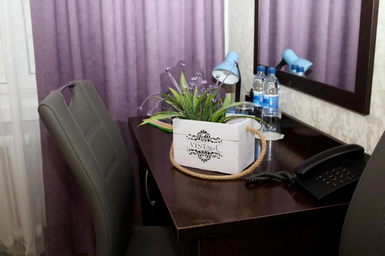 Hotel Tourist Ривне Екстериор снимка
