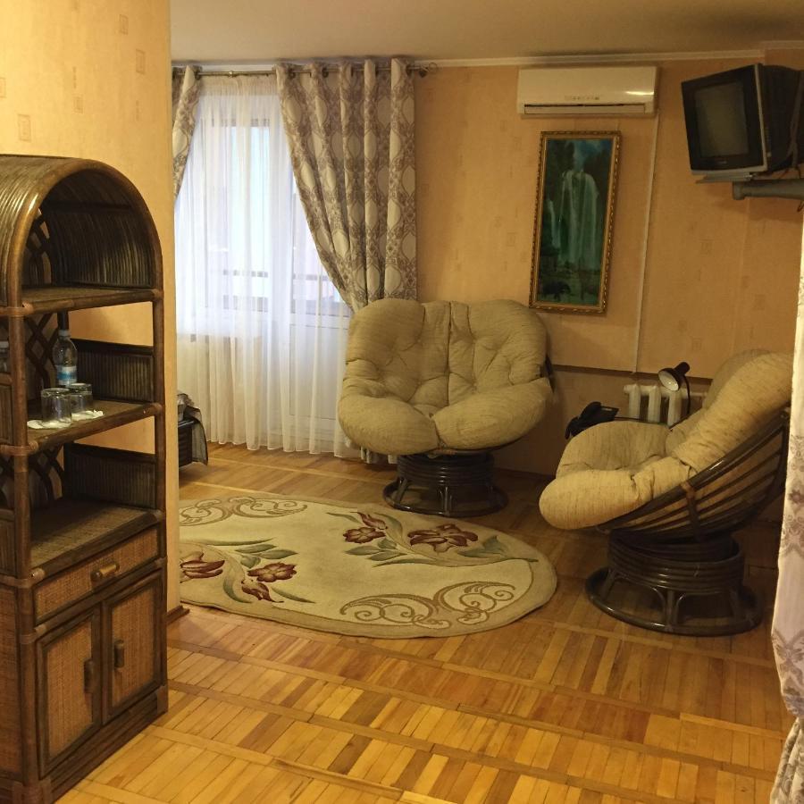 Hotel Tourist Ривне Екстериор снимка