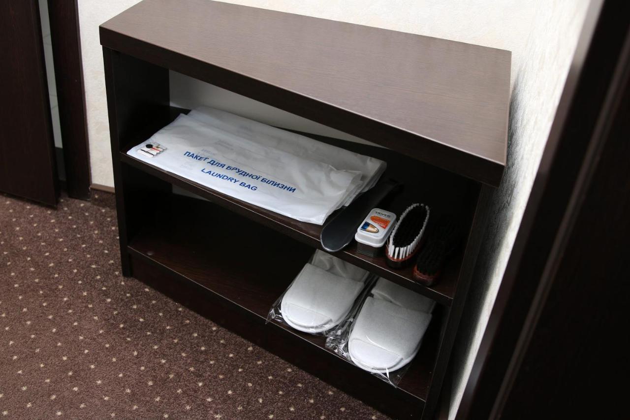 Hotel Tourist Ривне Екстериор снимка