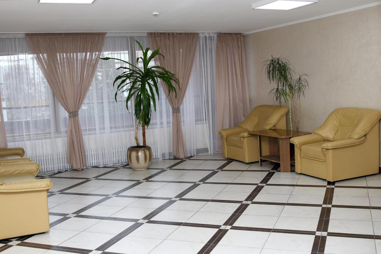 Hotel Tourist Ривне Екстериор снимка