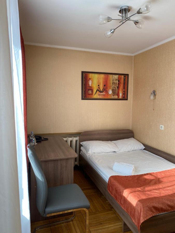 Hotel Tourist Ривне Екстериор снимка