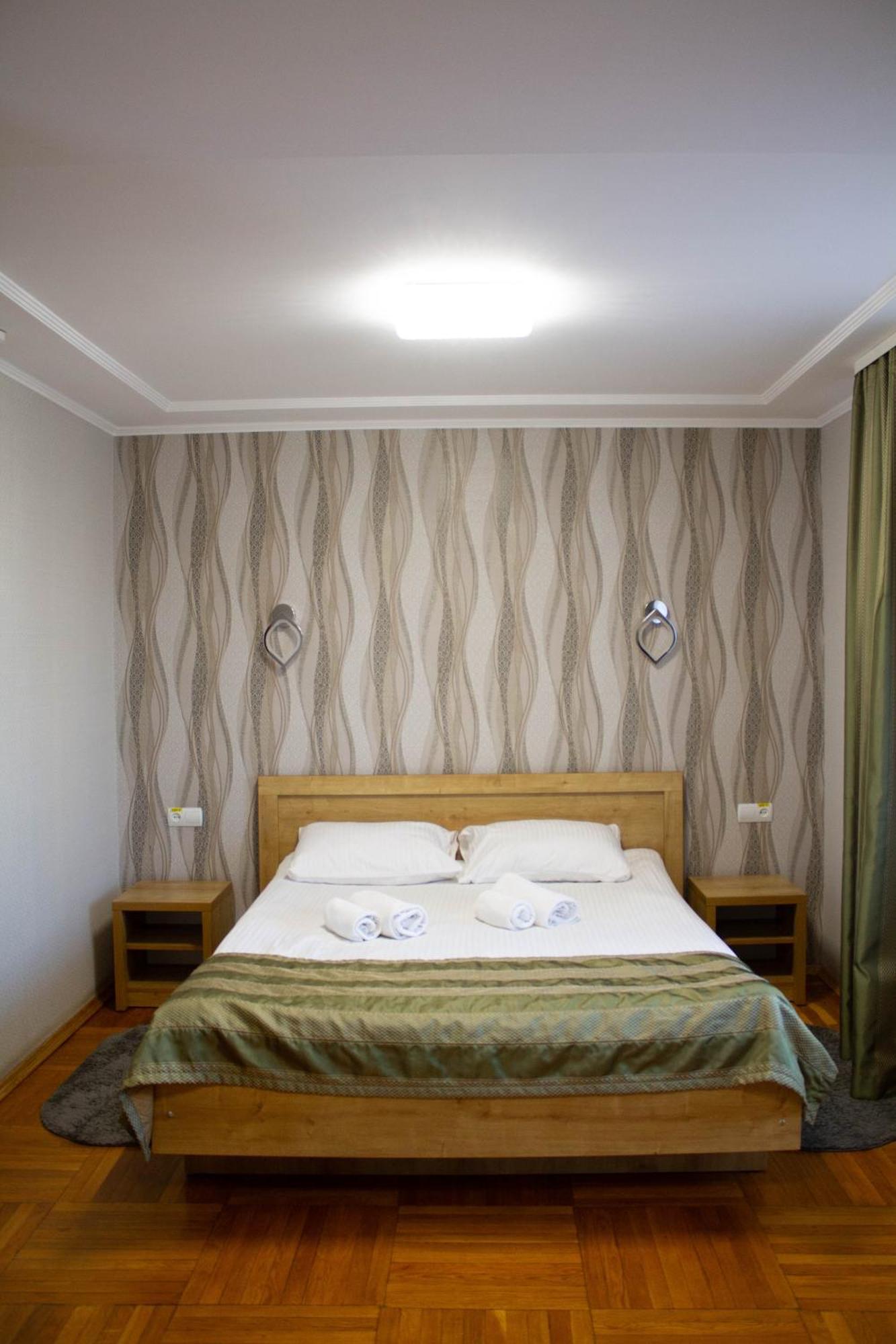 Hotel Tourist Ривне Екстериор снимка