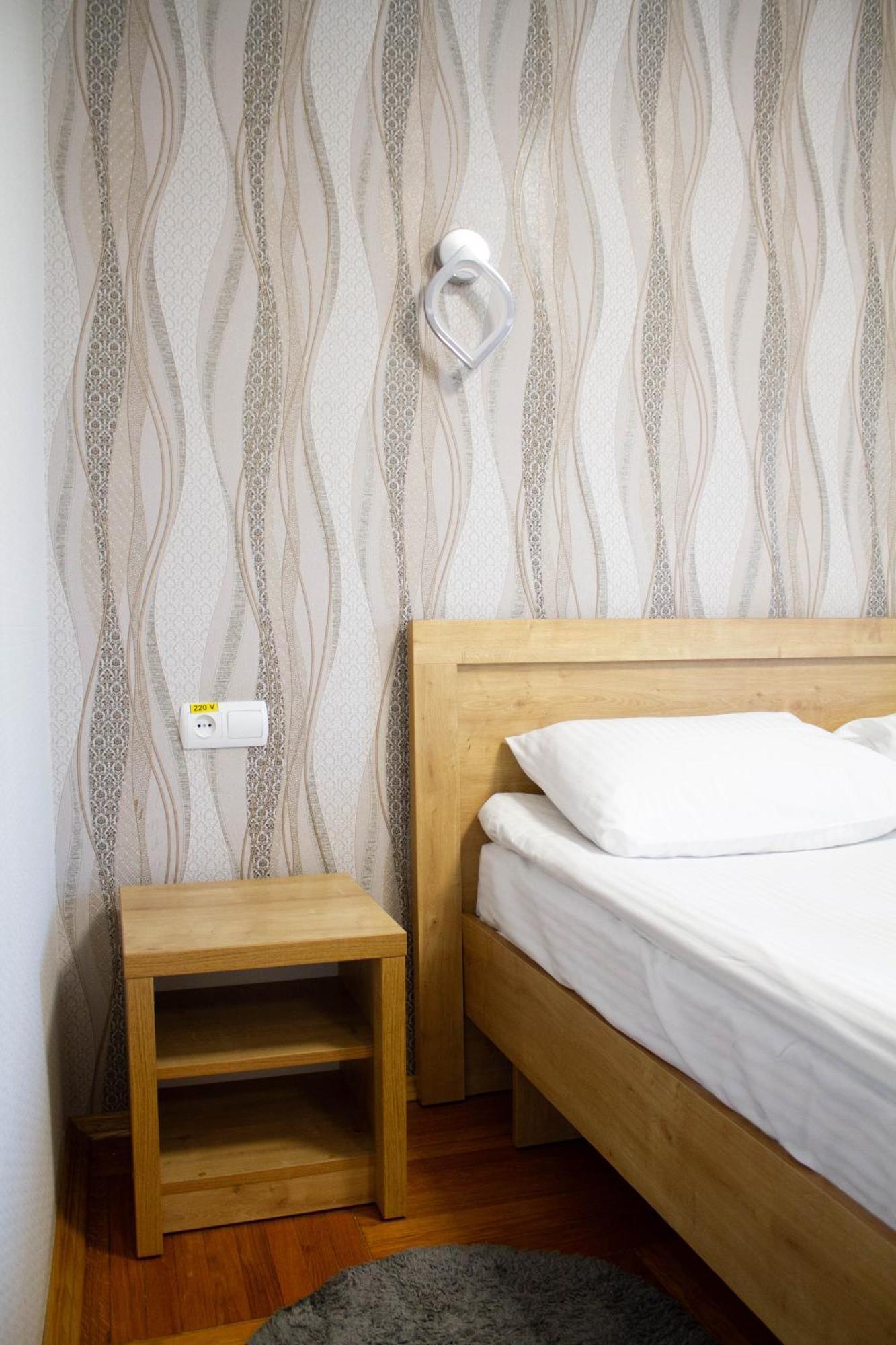 Hotel Tourist Ривне Екстериор снимка